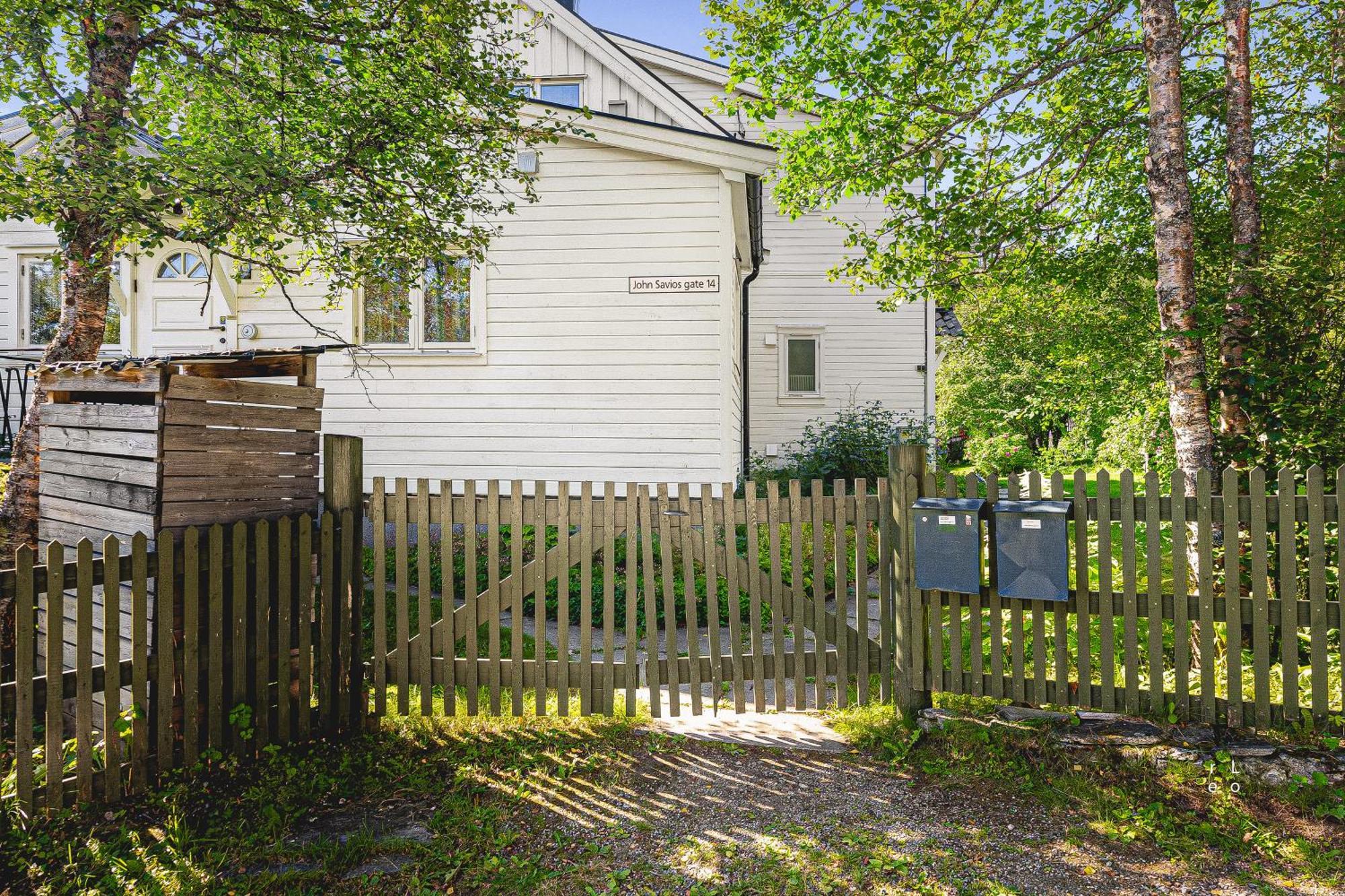 Historical Villa & Green Sanctuary In City Center Tromsø Exterior foto